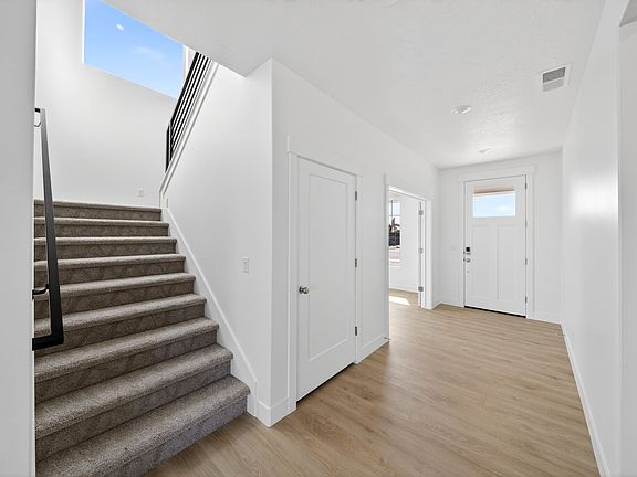 PREVIOUS BUILD Photos are representational of floor plan only, not specific listing. Selections and