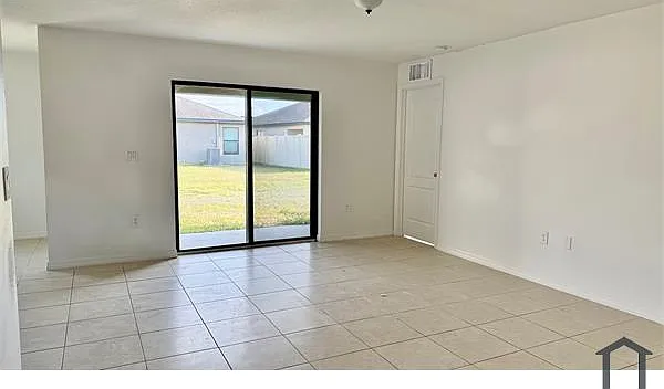 837 Chatham Walk Dr — Photo 4