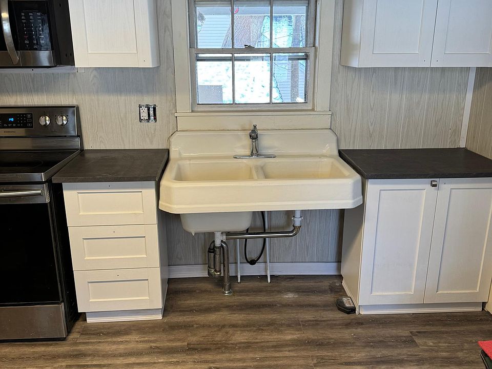 Farmers sink in kitchen