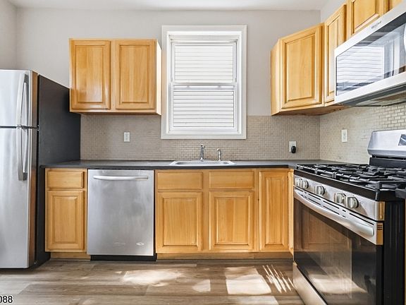 2nd image of 760 Grove St #1