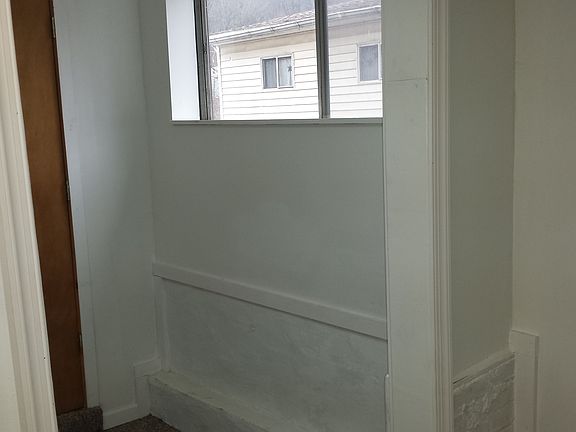 5th image of 248 W Railroad St