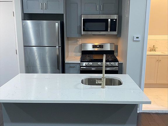2nd image of 200 N 6th St Floor 3