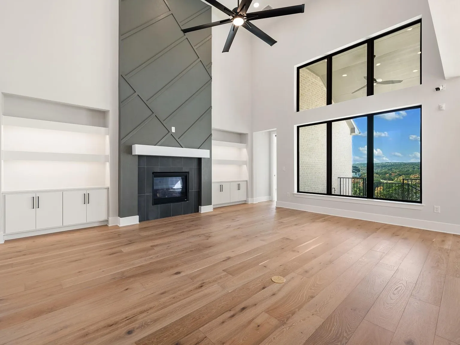 4 bed, 3.5 bath, 3040 sqft, $5,350 — Photo 1