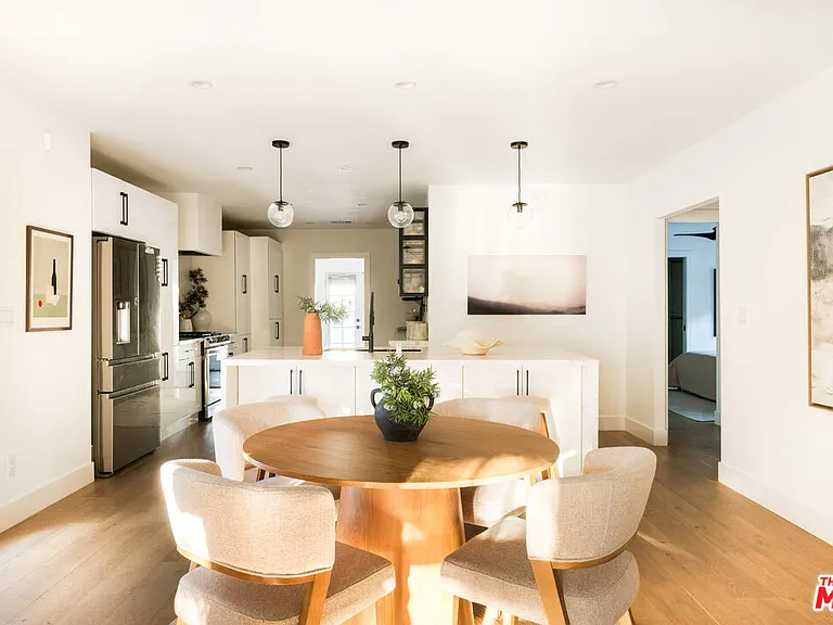 122 N Wilton Pl — Photo 8