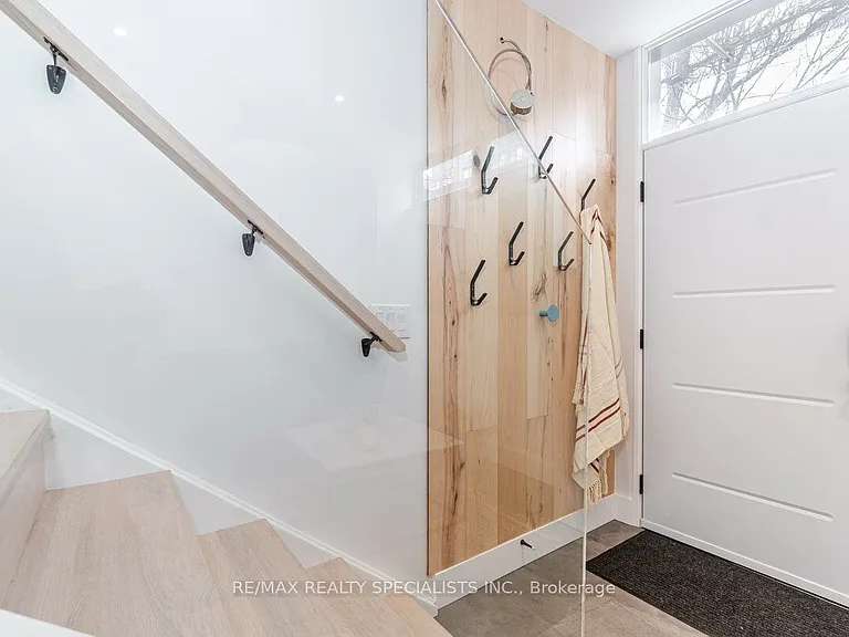 238 Pape Ave #COACH — Photo 4