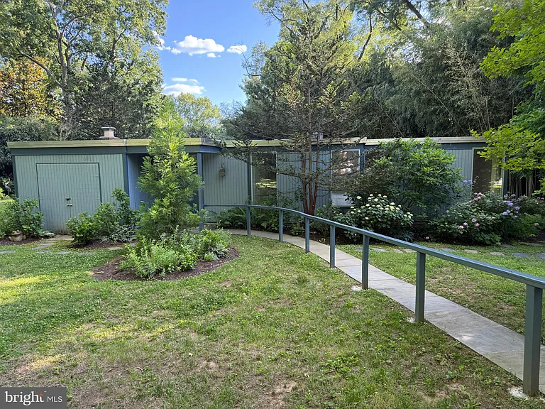 2111 Mason Hill Dr — Photo 1