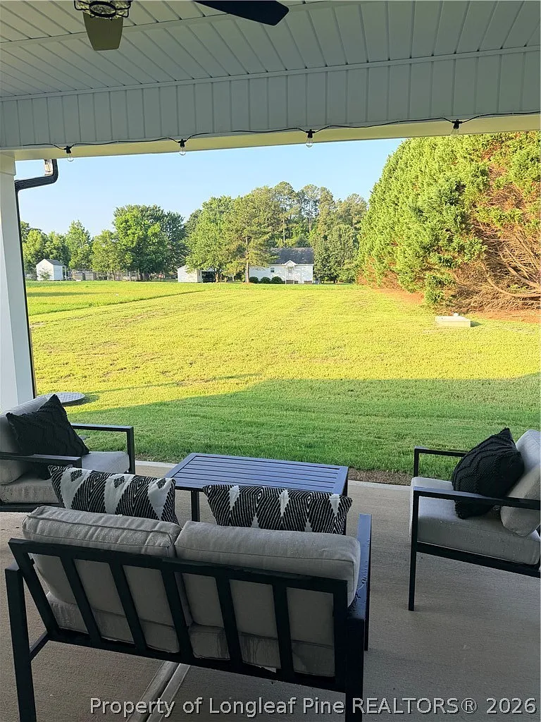4 bed, 2.5 bath, 2412 sqft, $2,800 — Photo 2