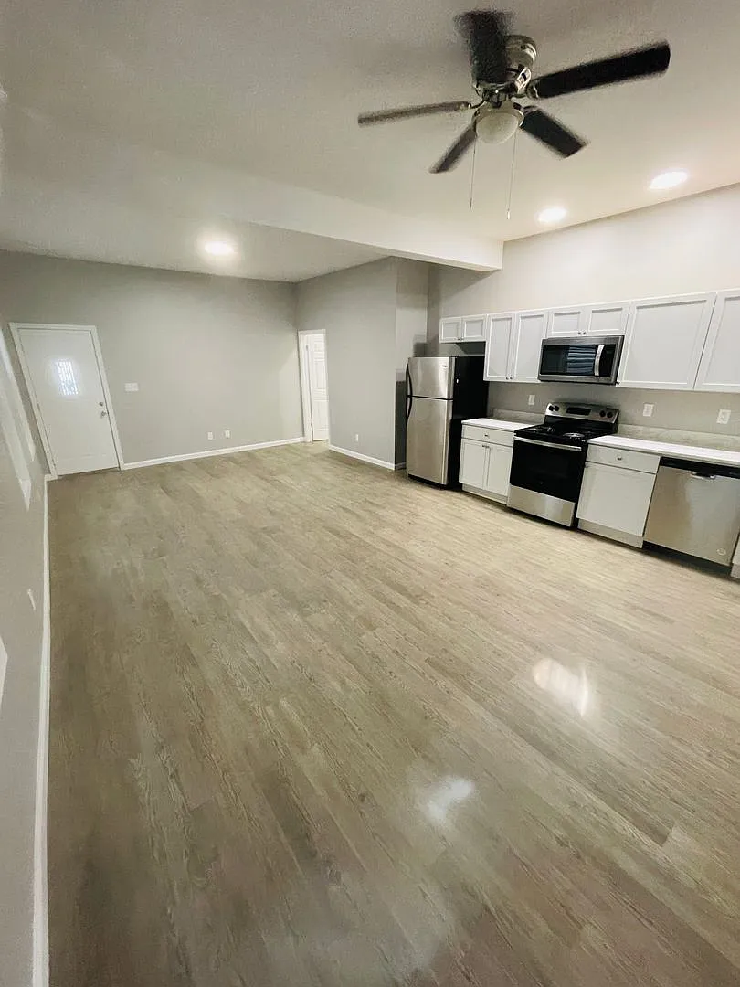 810 Brown — Photo 4