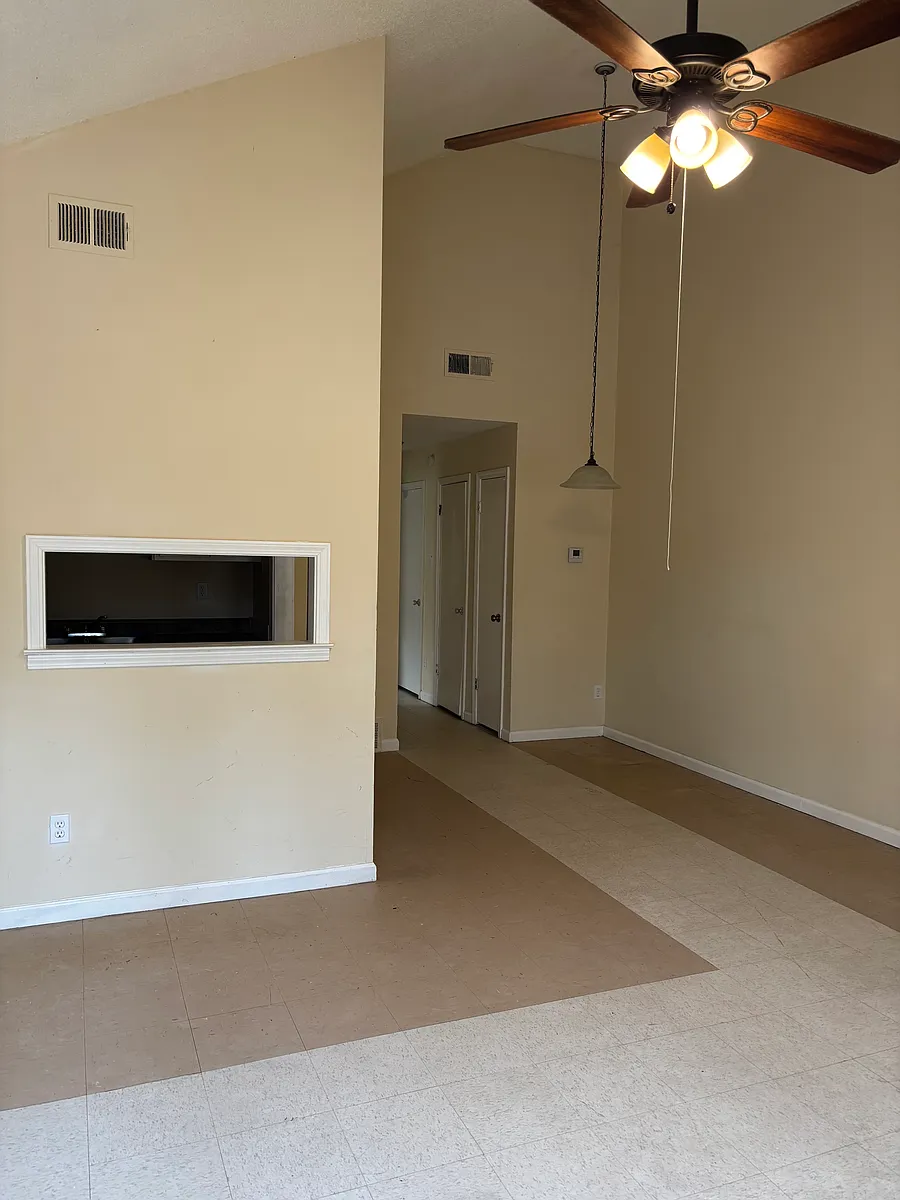 Building Photo - 641 McWhirter Ave