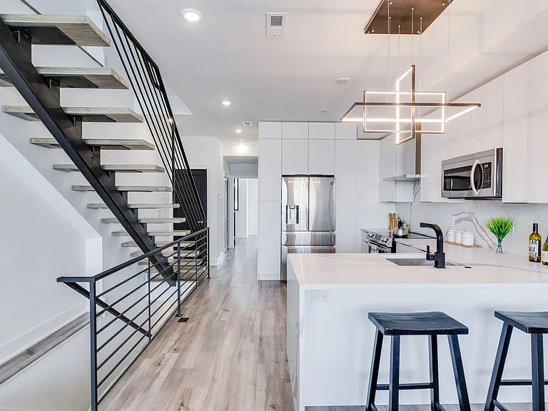 Brand New Luxury Townhouses — Photo 15