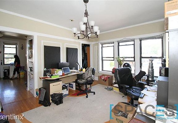 3rd image of 1420 W Winnemac Ave #3e