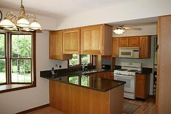 5th image of 22W250 Glen Valley Dr