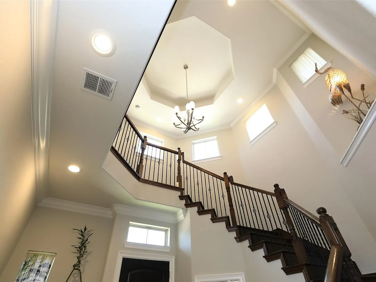 3 bed, 3.5 bath, 2489 sqft, $5,500 — Photo 4