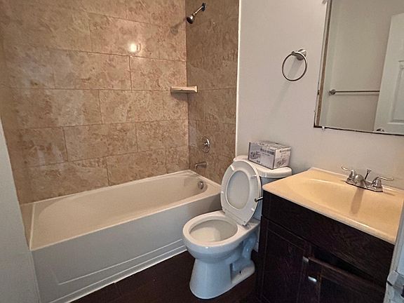 3rd image of 981 18th Ave #201