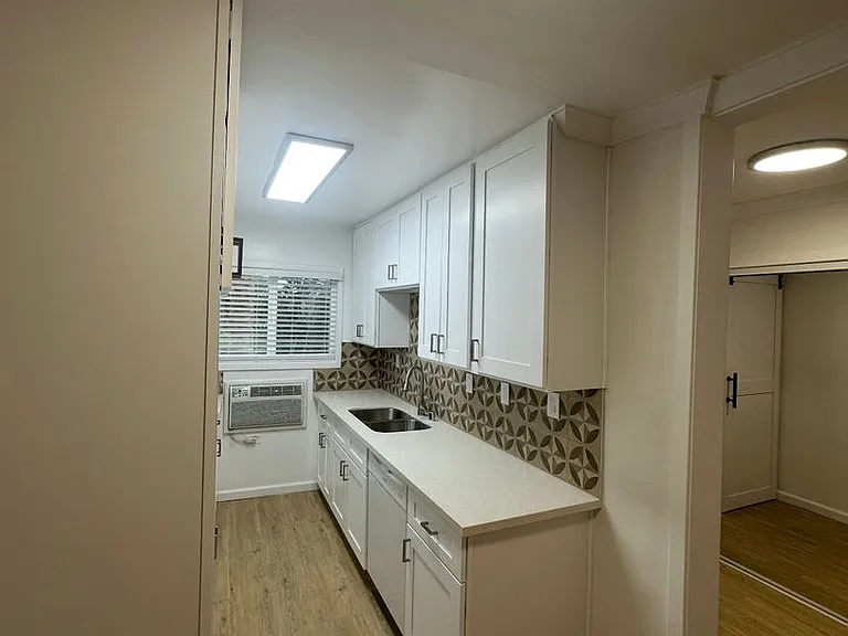 The Diplomat Apartments — Photo 13