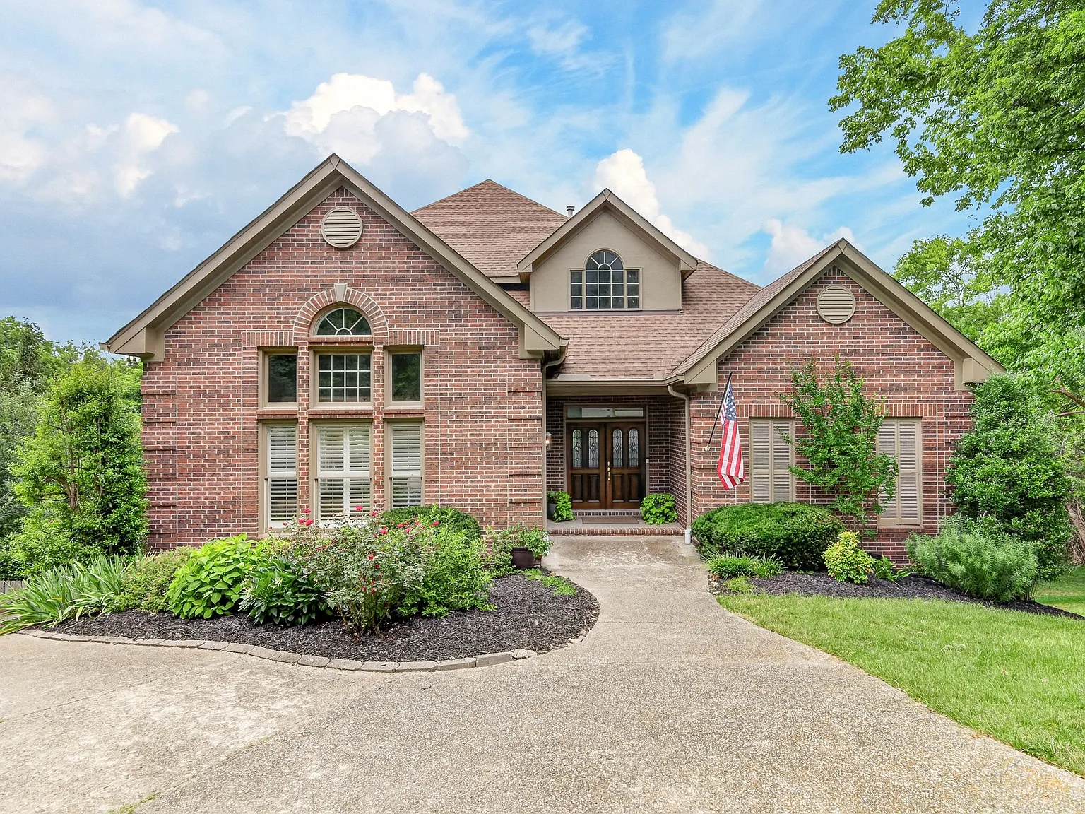 4 bed, 3.5 bath, 4154 sqft, $5,500 — Photo 1
