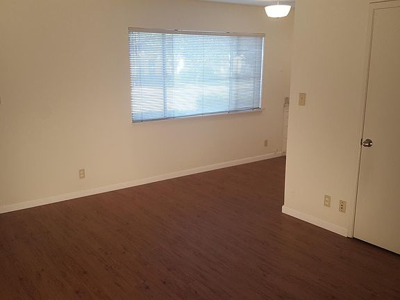 4th image of 565 Ortega Ave #1
