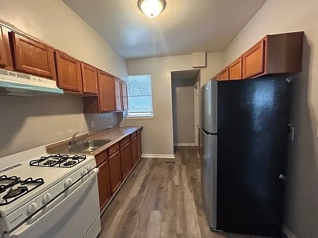 599 N Edgewood St — Photo 10