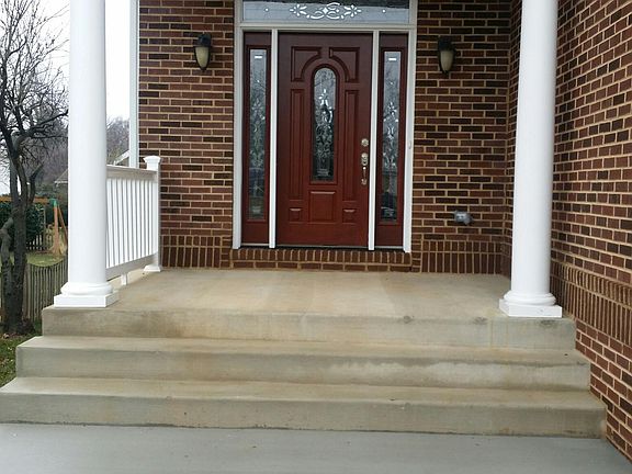 Front door/Stoop