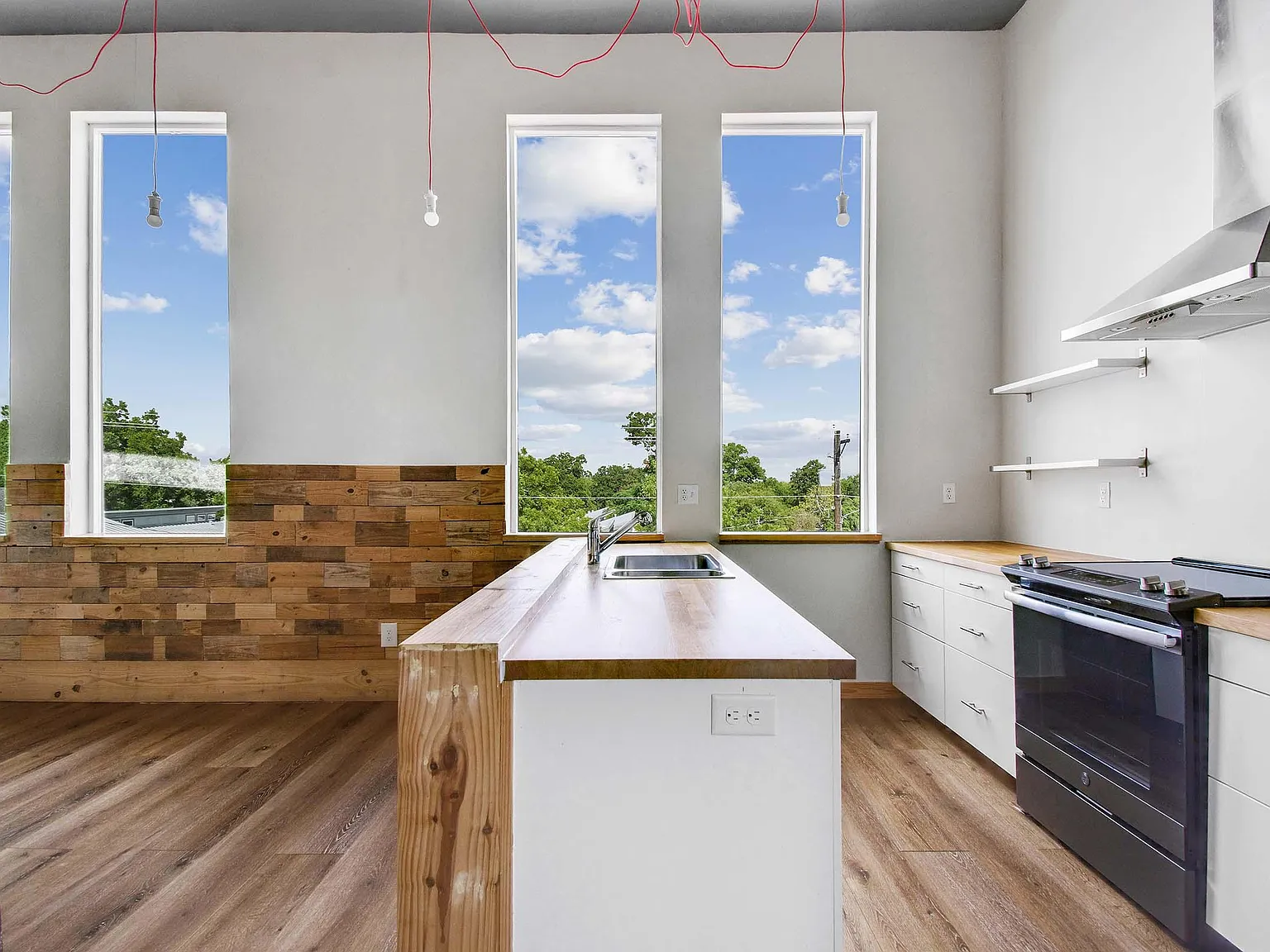 Lofts at 305 — Photo 4