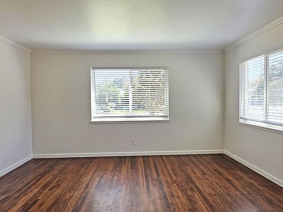 2nd image of 1021 Hemlock St