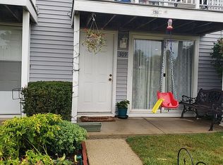 309 Meadow Green Ln, Round Lake Beach, IL 60073