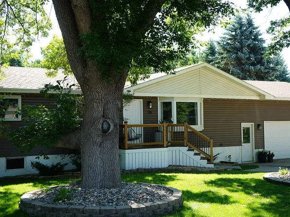 136 14th St NE, Watertown, SD 57201