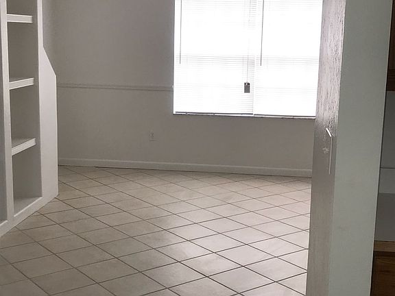 4th image of 514 Fernwood Ave NW