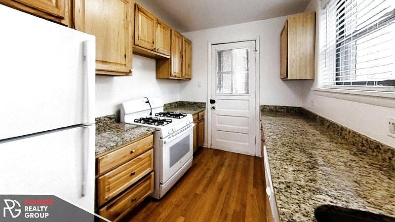 1st image of 738 W Aldine Ave APT 3E
