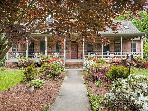 3rd image of 832 Asheville Hwy