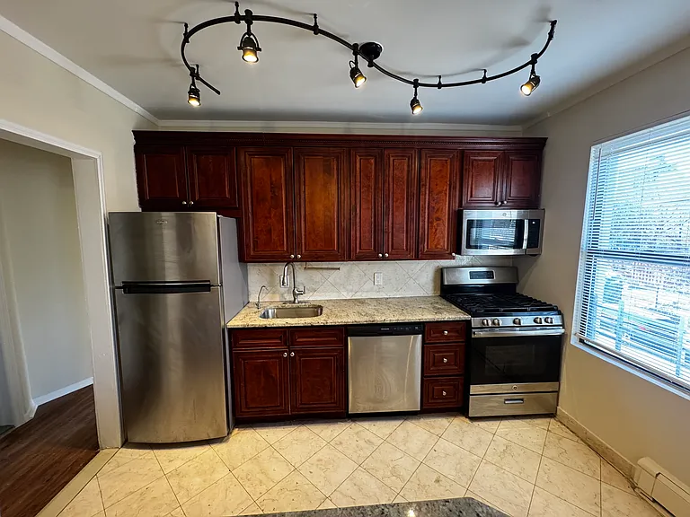 1100 E 180th St #2 — Photo 21