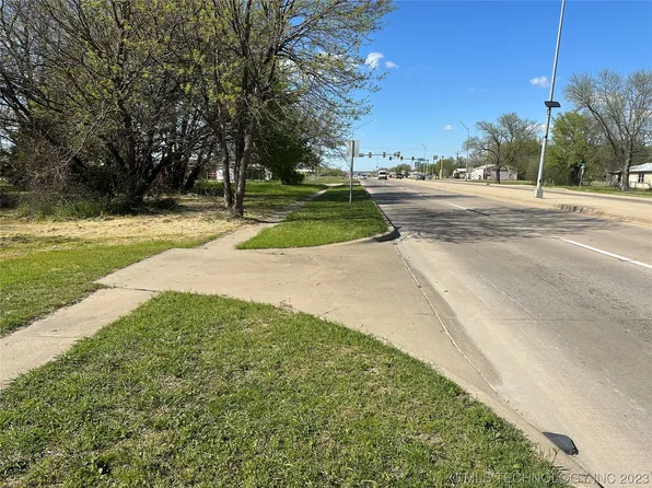 1120 N Wood Dr, Okmulgee, OK 74447