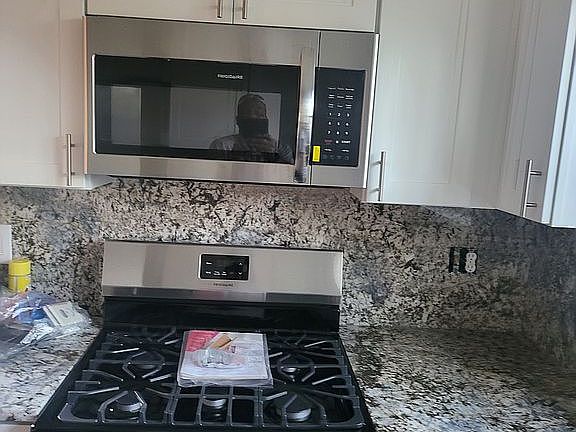 3rd image of 3776 Londonderry Ct