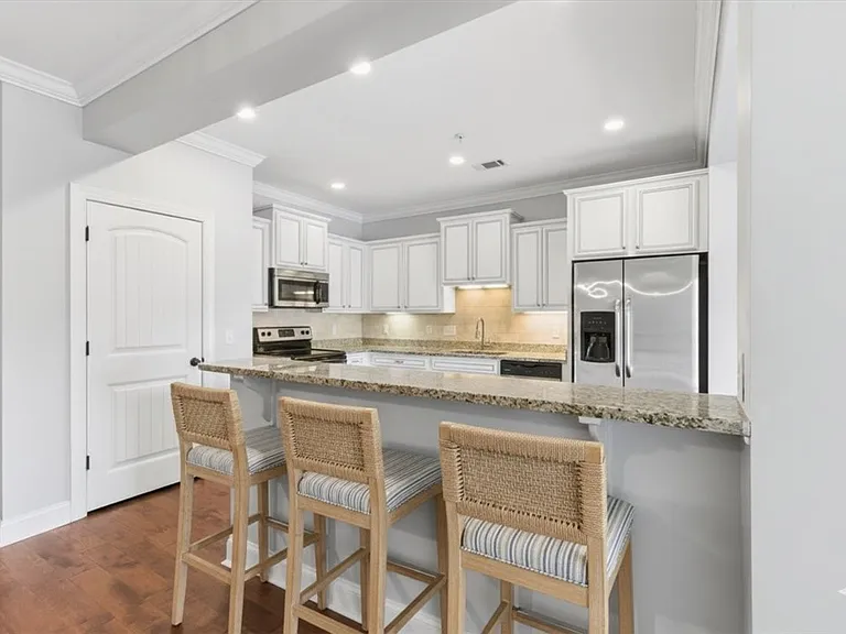 205 Reserve Ln — Photo 4