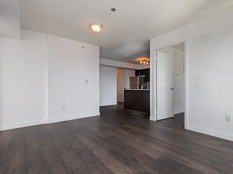 1420 Dupont St — Photo 7