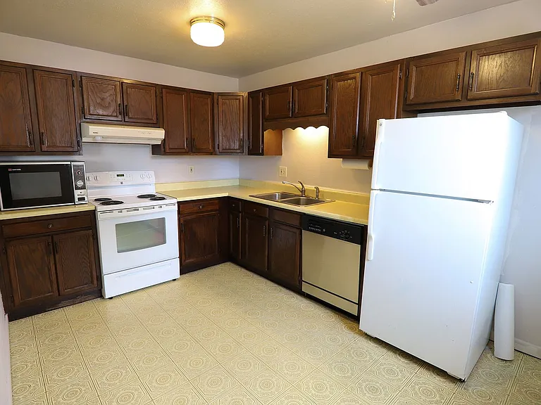 33-39 E 9th St — Photo 11