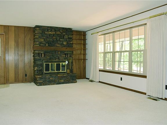 2nd image of 16 Gore Ln