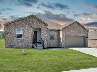 971 Emerald St, Prairie Grove, AR 72753