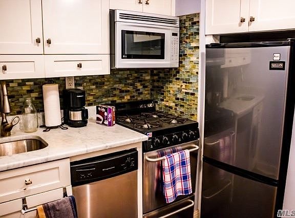 4th image of 133 E 15th St APT 3A