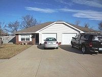 1st image of 816 NW Willow Dr