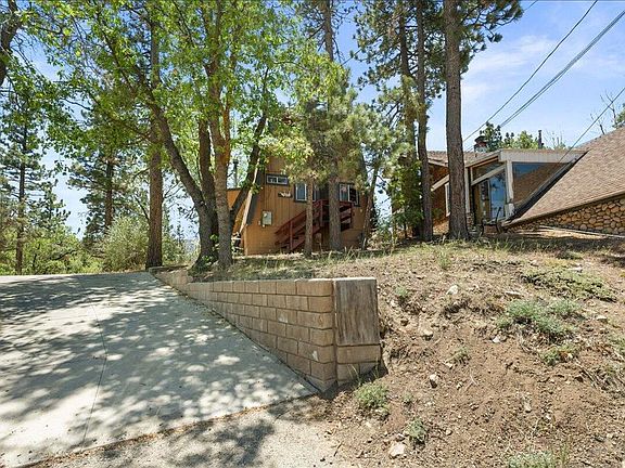 2nd image of 1011 Butte Ave