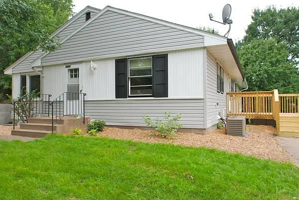 5075 Sunnyside Rd — Photo 1
