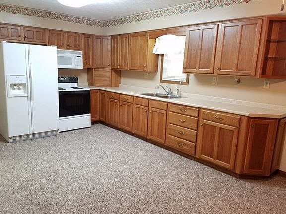 3rd image of 1054 Pinehurst Ave