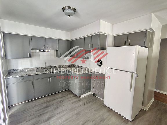 4th image of 2210 Woodlawn Ave