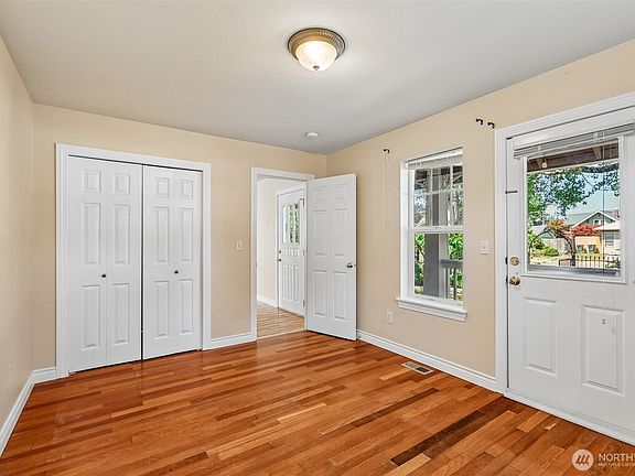 5th image of 415 Warner Street