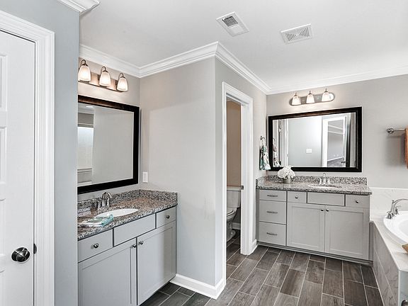 The Warwick This is a model representation, not the actual home