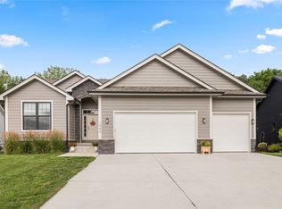 1040 W Trace Pl, Polk City, IA 50226