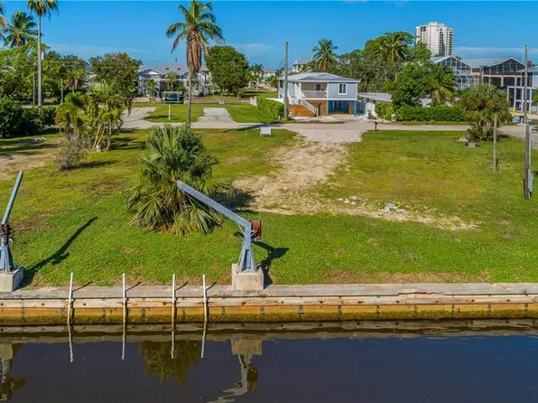 24524 Dolphin ST, BONITA SPRINGS, FL 34134