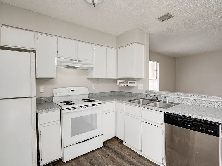 11907 Alpheus Ave — Photo 10