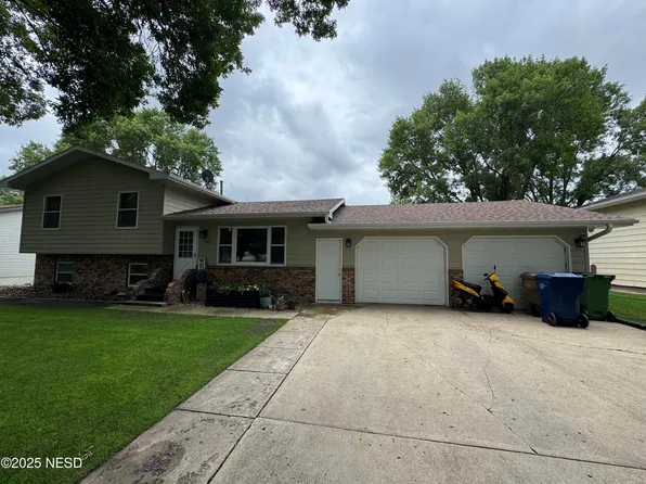 109 17th St SE, Watertown, SD 57201